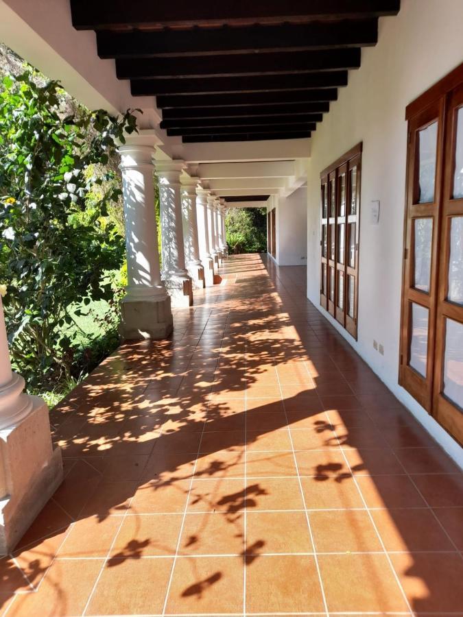 Hotel Y Jardines Casa Buho アンティグア・グアテマラ エクステリア 写真