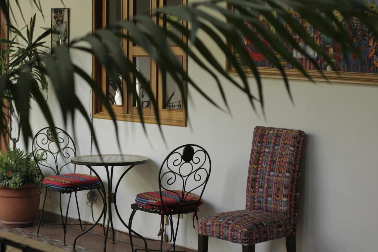 Hotel Y Jardines Casa Buho アンティグア・グアテマラ エクステリア 写真