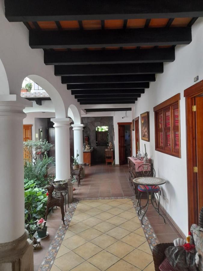 Hotel Y Jardines Casa Buho アンティグア・グアテマラ エクステリア 写真