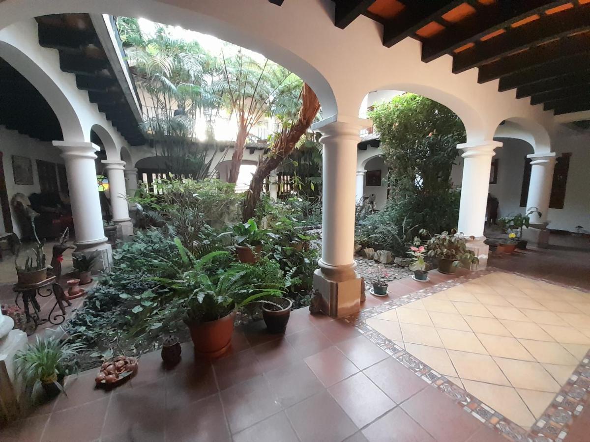 Hotel Y Jardines Casa Buho アンティグア・グアテマラ エクステリア 写真