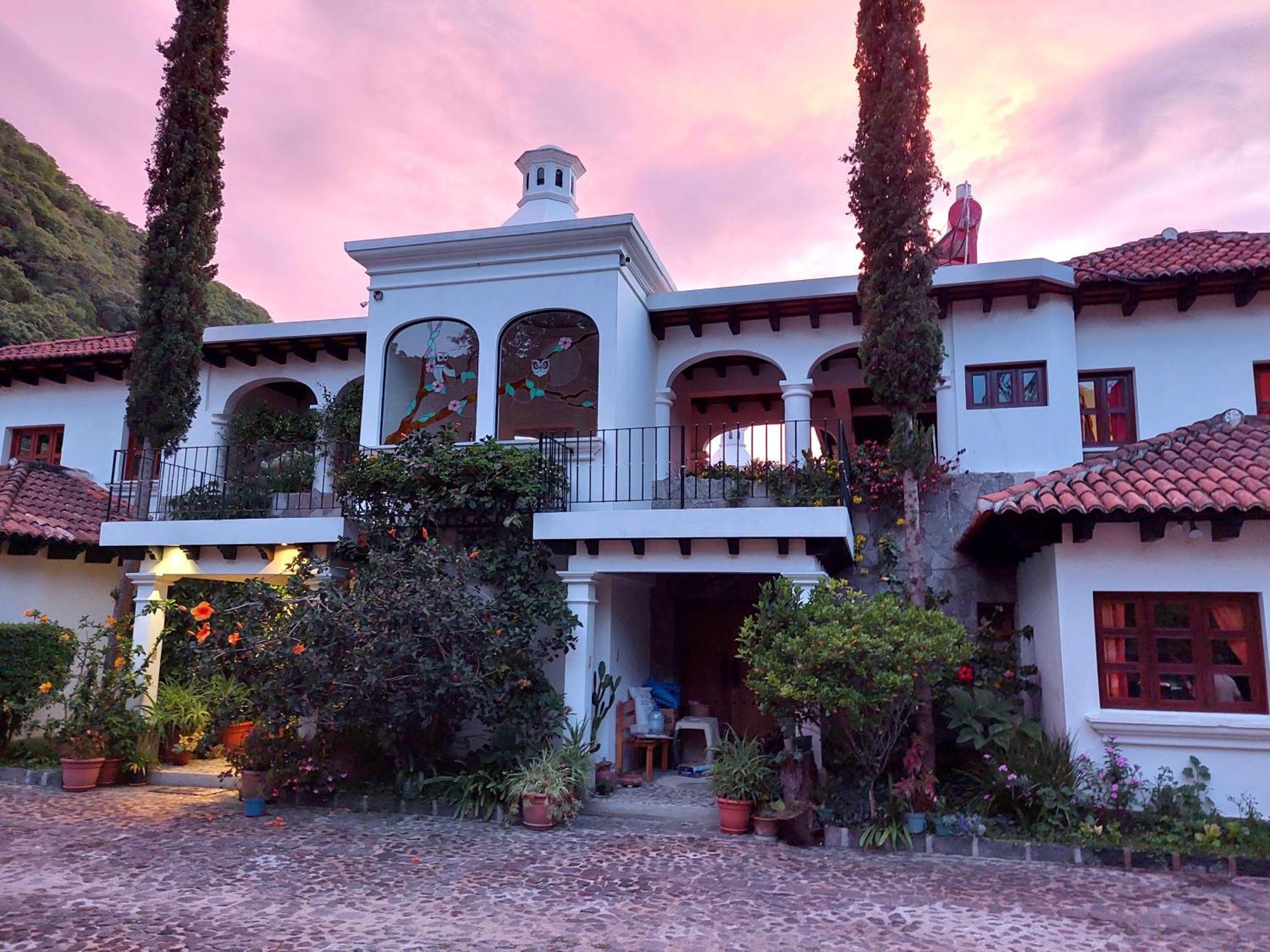 Hotel Y Jardines Casa Buho アンティグア・グアテマラ エクステリア 写真