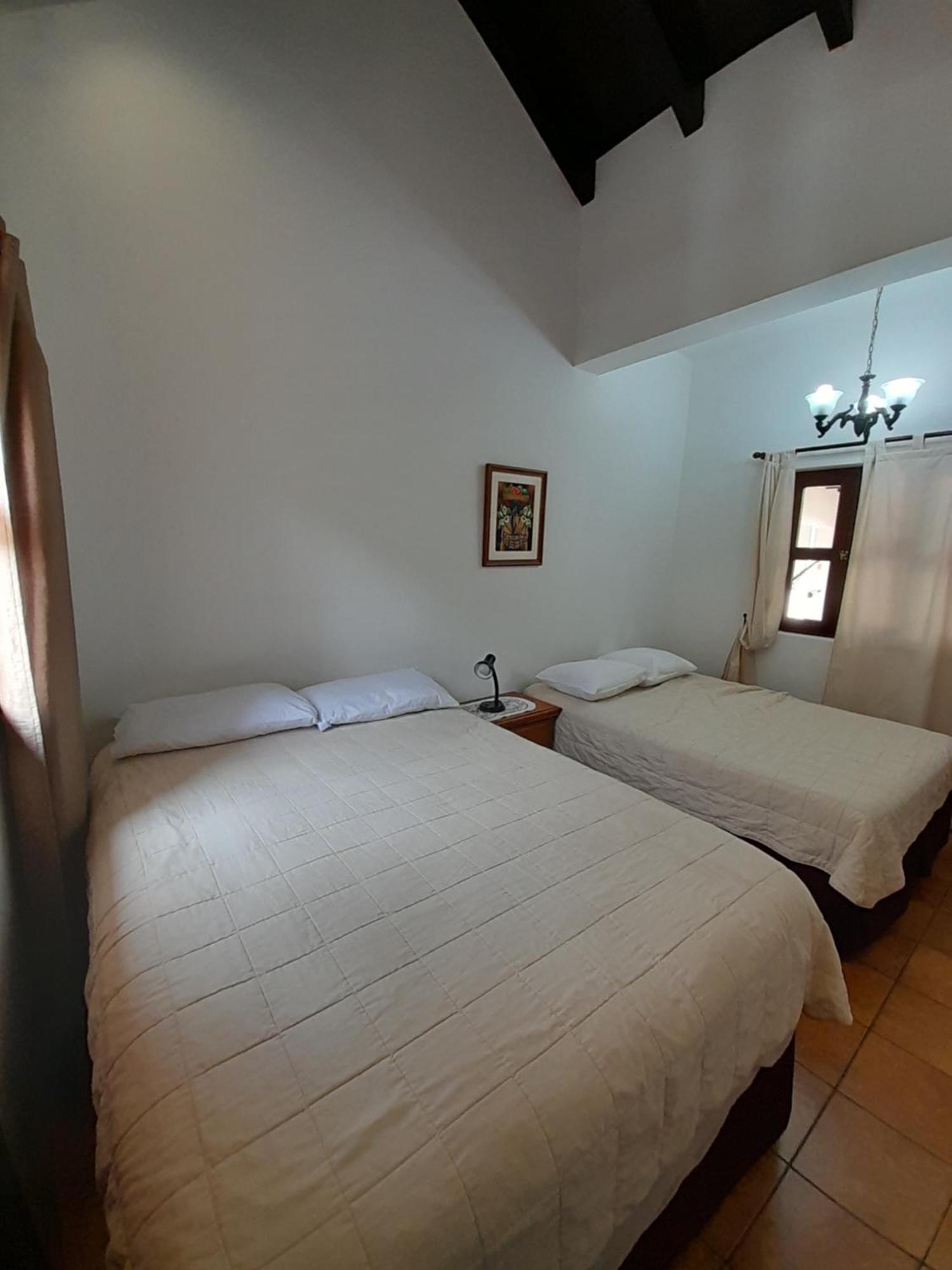 Hotel Y Jardines Casa Buho アンティグア・グアテマラ エクステリア 写真